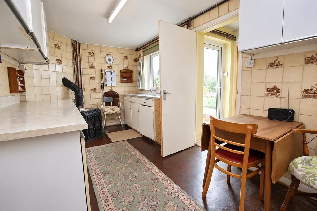 Property photo 3 of 15 Kitchen