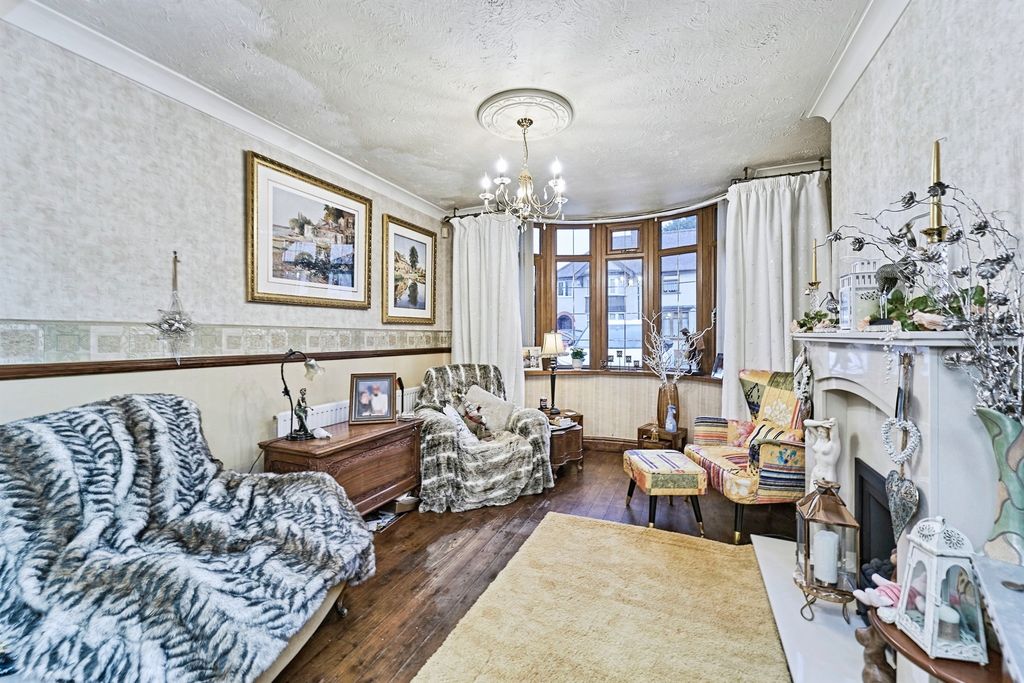 Property photo 2 of 23