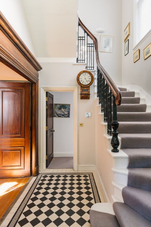 Property photo 2 of 38 Entrance Hall