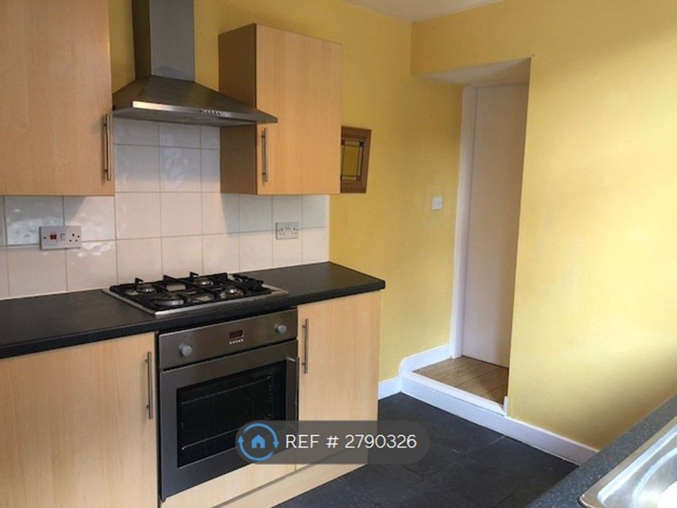 Property photo 2 of 12 Kitchen