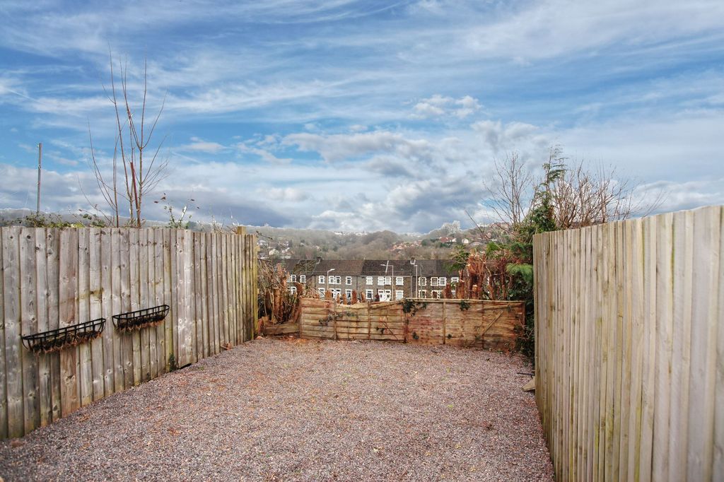 Property photo 3 of 32