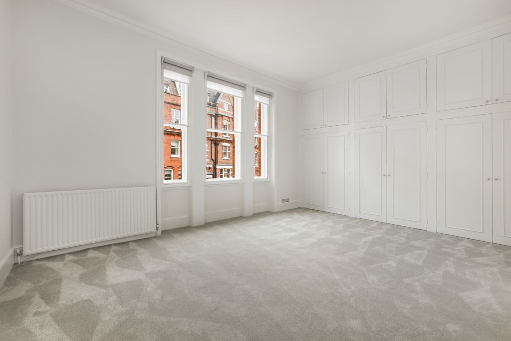 Property photo 3 of 17 Jll Flat 1 57 Ege...