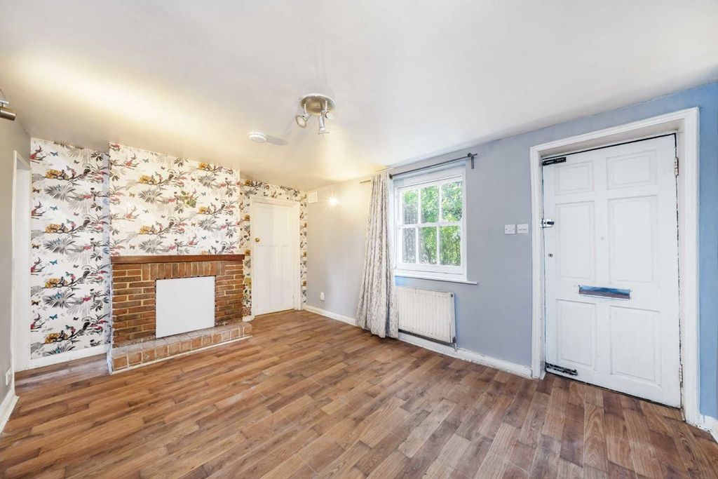 Property photo 2 of 8