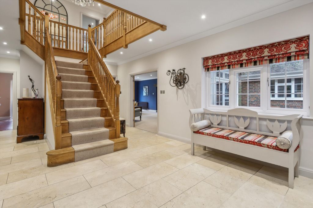 Property photo 2 of 20 Image