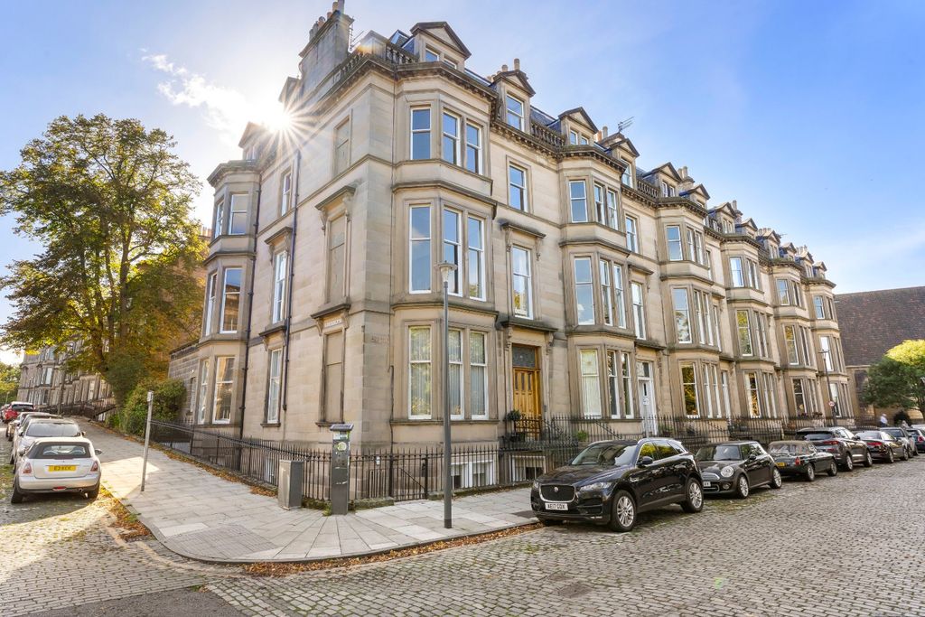 Property photo 3 of 24 Buckingham Terrace