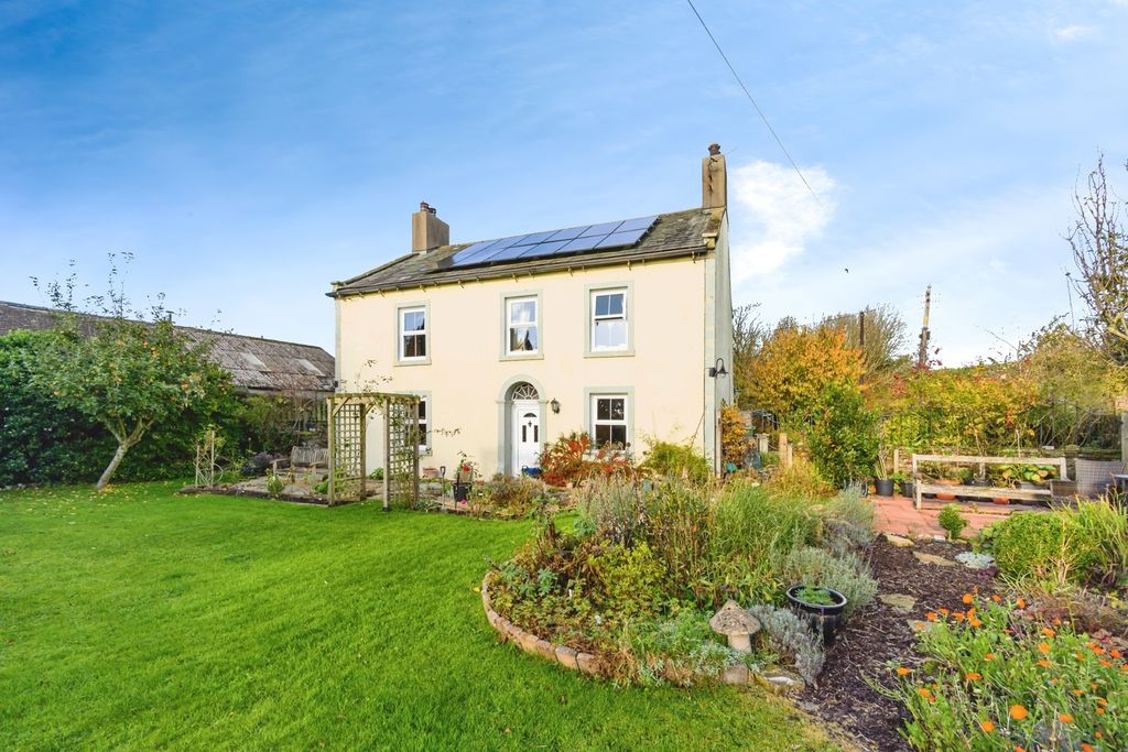 Property photo 1 of 12 Outside