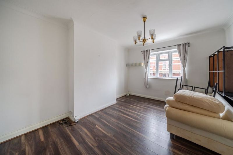 Property photo 3 of 12 Photo 4