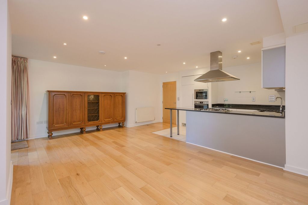 Property photo 3 of 32