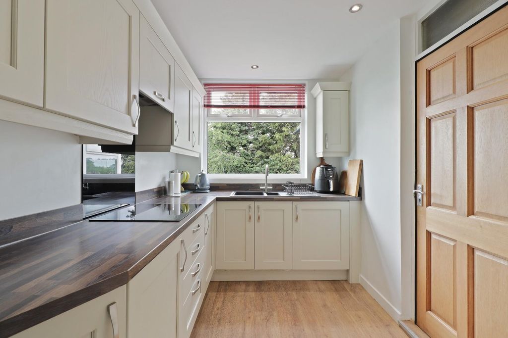 Property photo 2 of 20 Kitchen