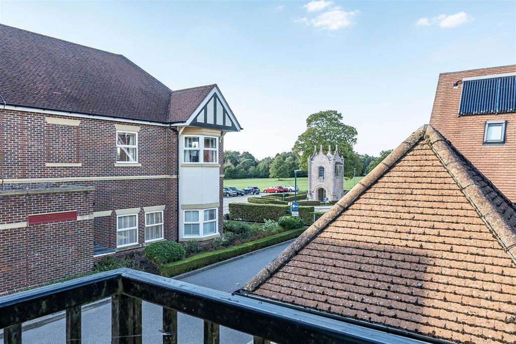 Additional image 6 of 2 bed flat for sale15 King George's Drive, Liphook GU30