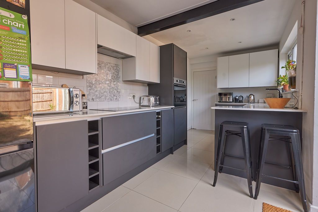 Property photo 3 of 17 Kitchen
