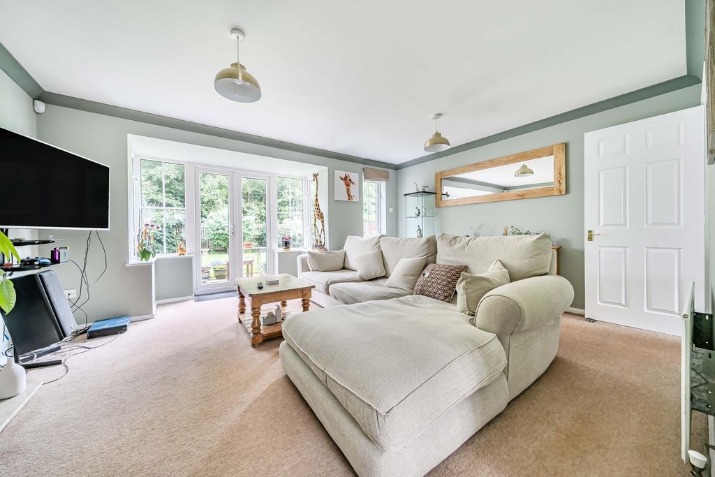 Property photo 3 of 22 Lounge