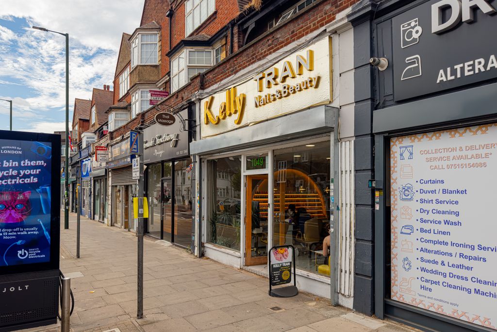 Property photo 1 of 14 Finchley Road 1049-001