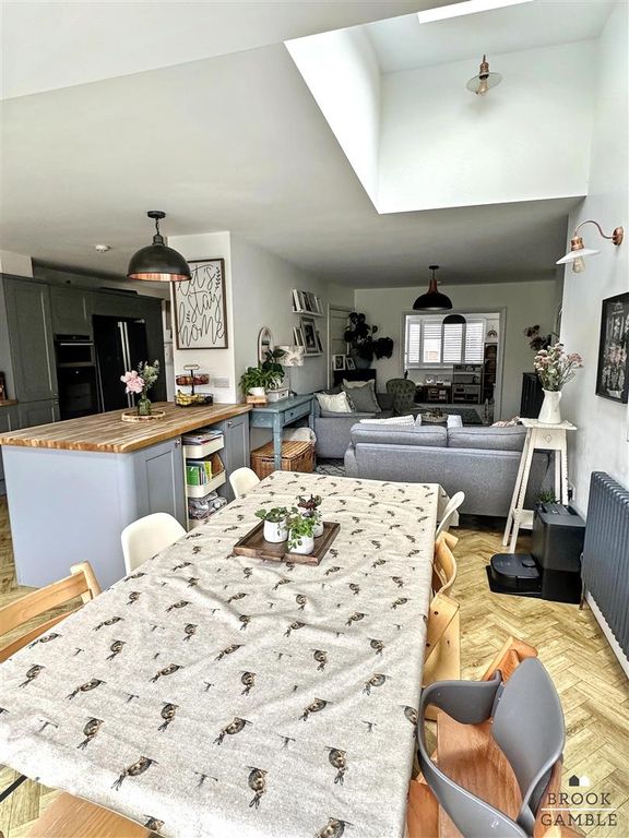 Property photo 3 of 42 01323 438506