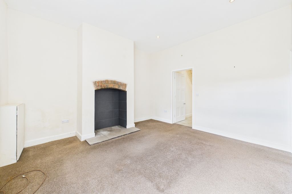 Property photo 3 of 17 Living Room