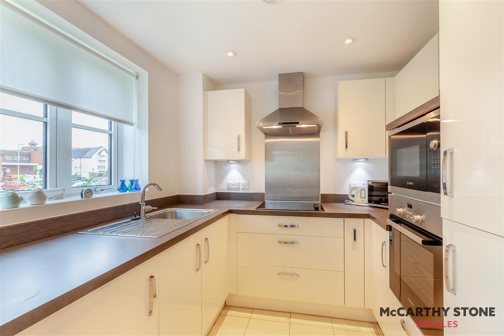 Property photo 3 of 11 8601022-Interior04.Jpg