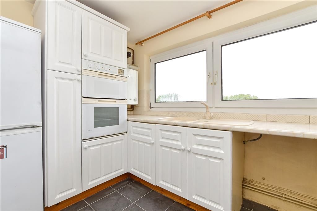Property photo 2 of 7 Kitchen