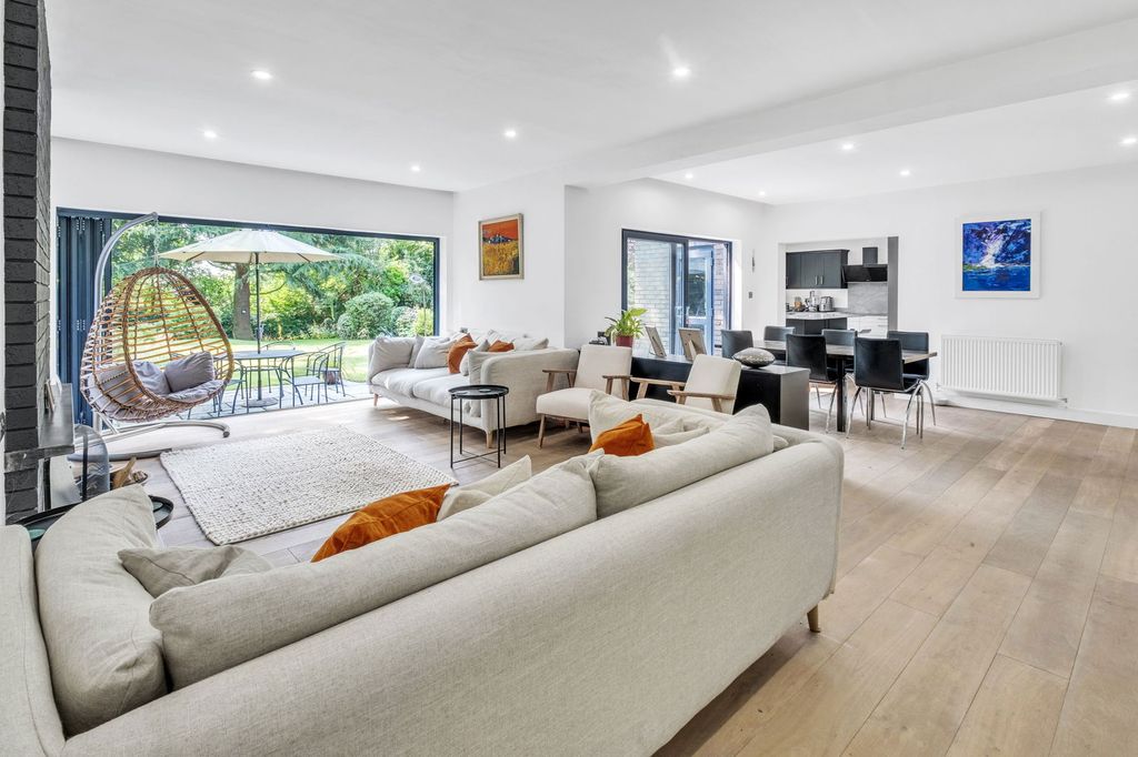 Property photo 3 of 31