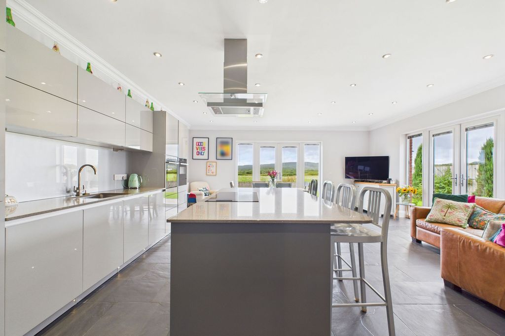 Property photo 3 of 55