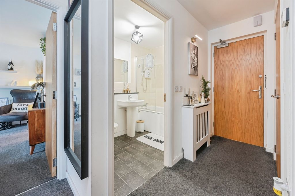 Property photo 2 of 13