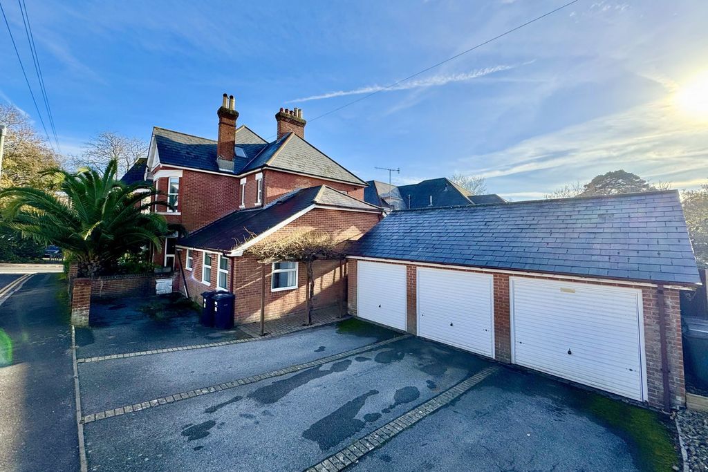 Property photo 3 of 21