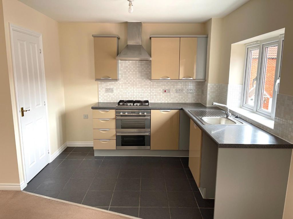 Property photo 2 of 8 Kitchen.Jpg