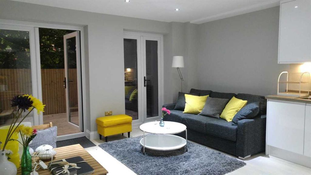 Property photo 2 of 6 Lounge