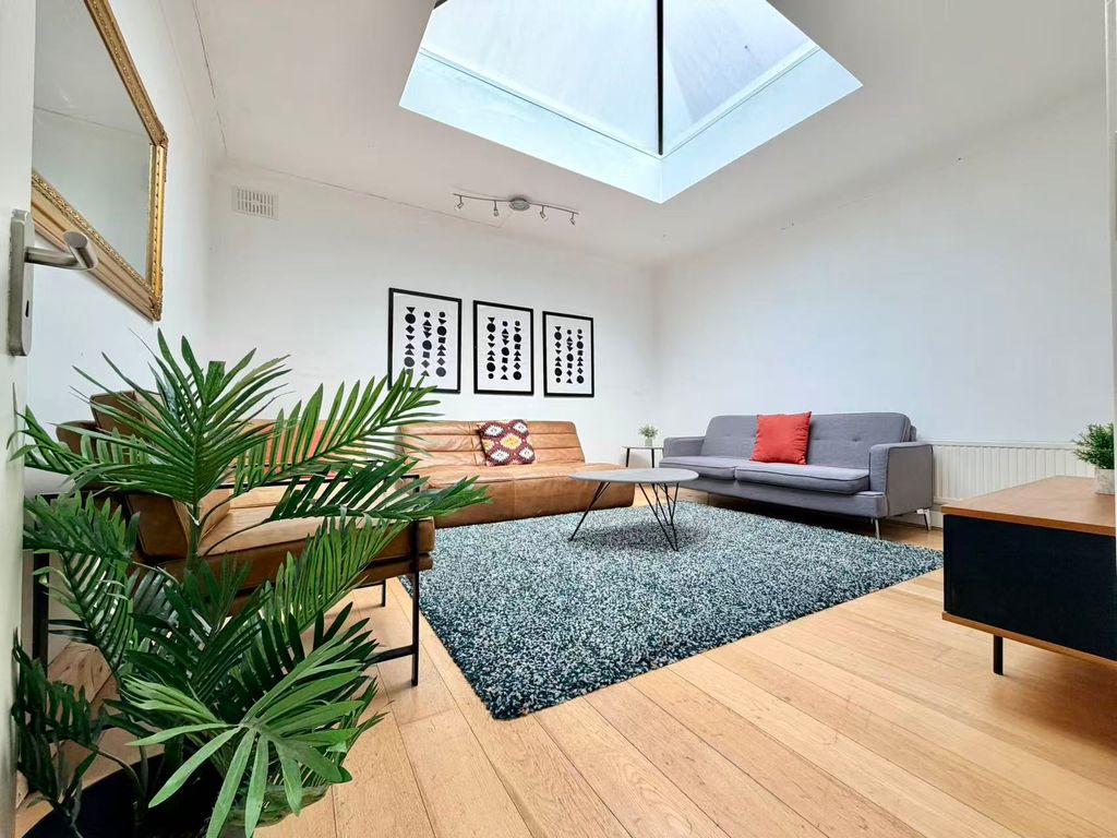 Property photo 2 of 23