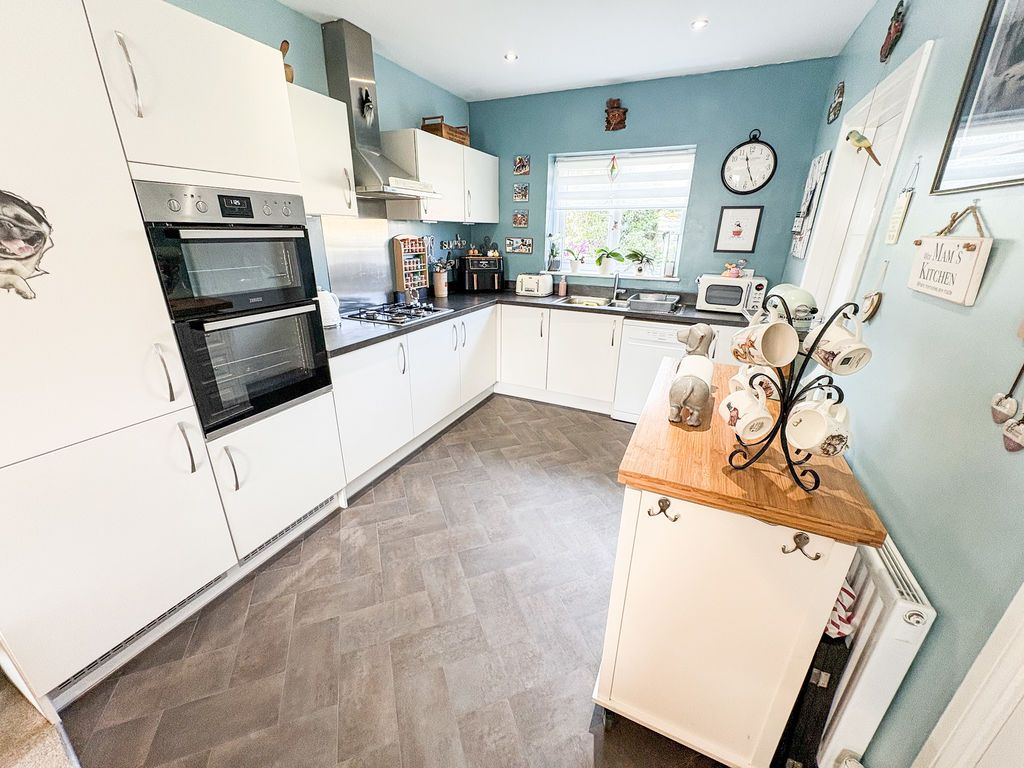 Property photo 3 of 19 Photo 10