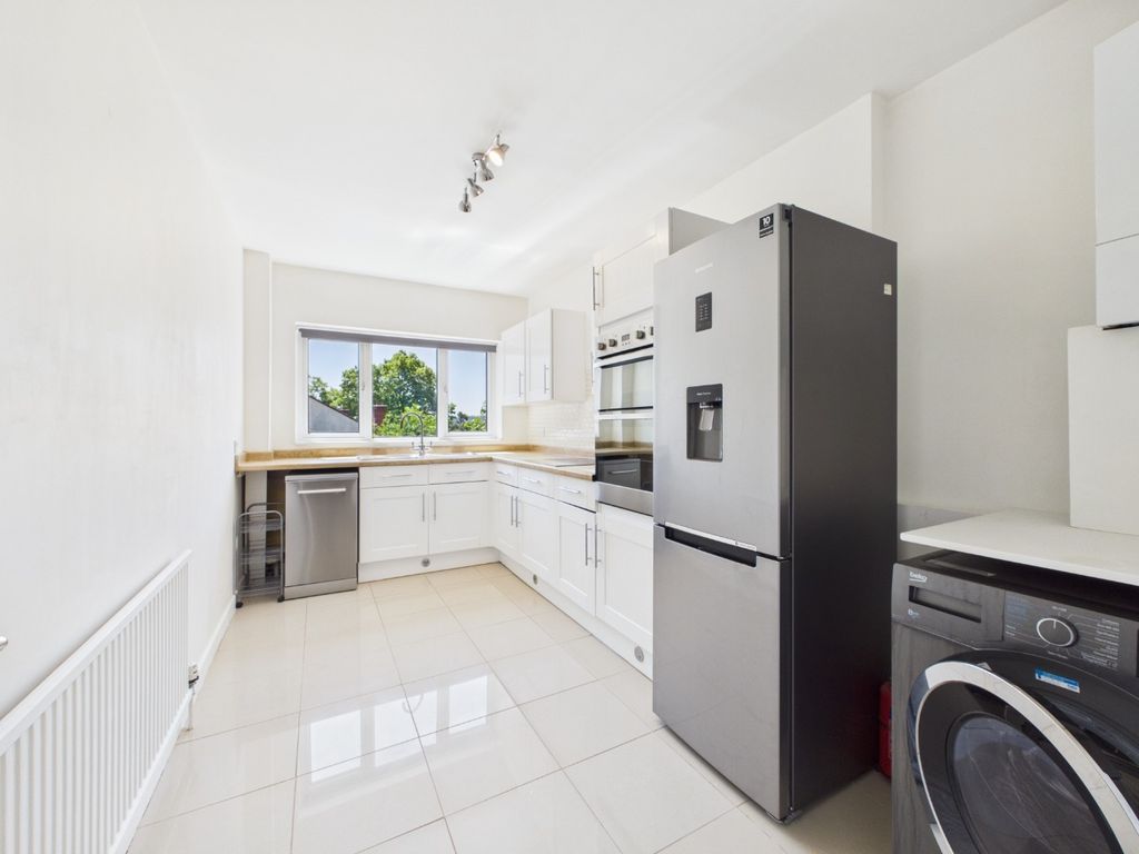 Property photo 2 of 8 5205864