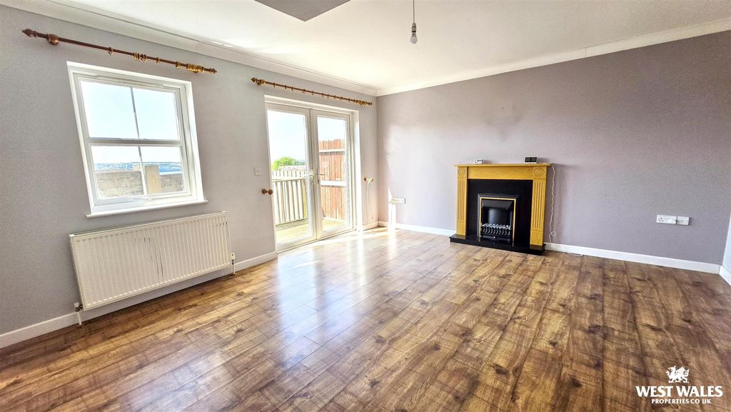 Property photo 3 of 25 3rd Lounge.Jpg