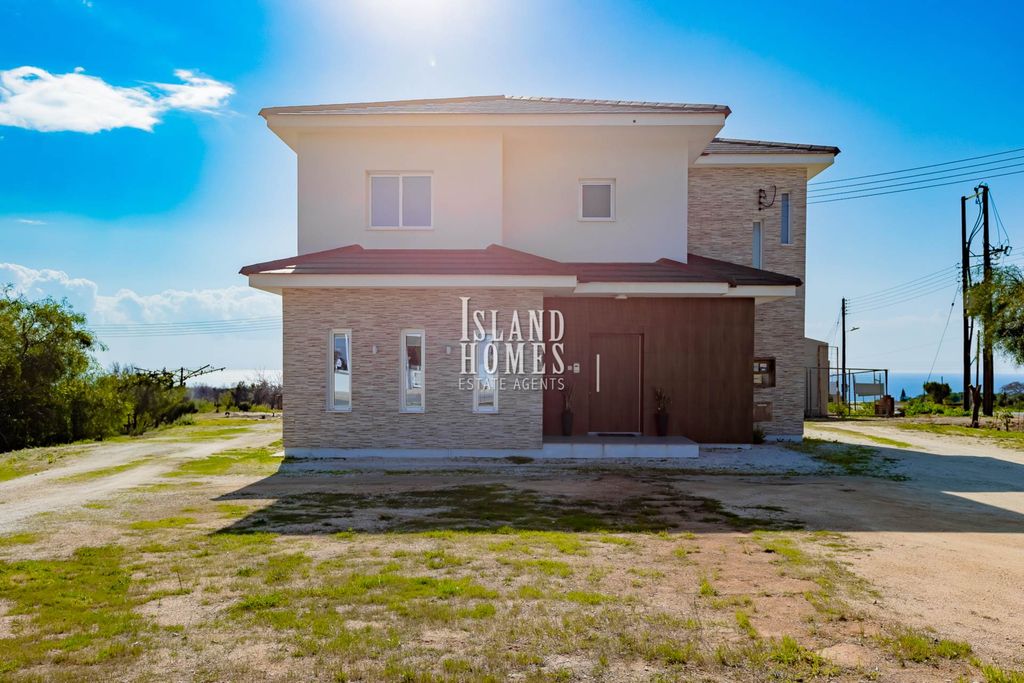 Property photo 1 of 32