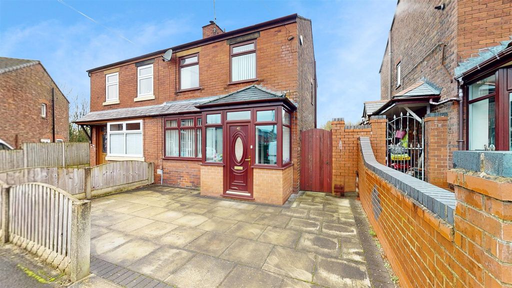 Property photo 1 of 20 Holt Crescent - For Sale