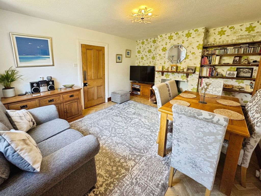 Property photo 3 of 39