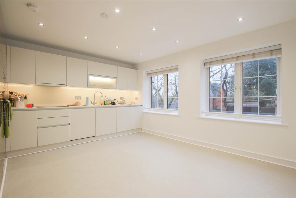 Property photo 2 of 14 Img_8932.Jpg