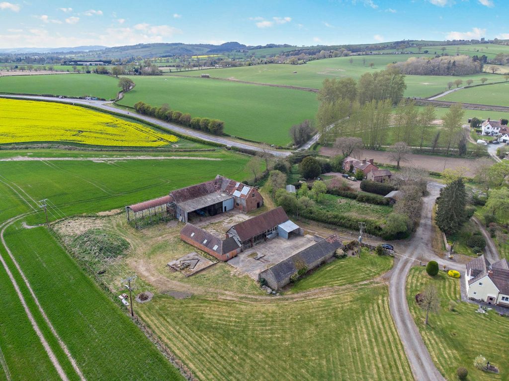 Property photo 2 of 19 Picture No. 18