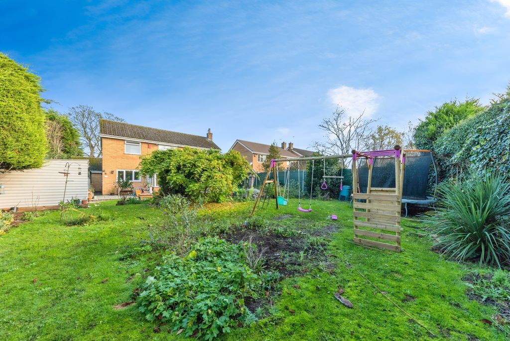 Property photo 2 of 22 19_Braemar_Close-31