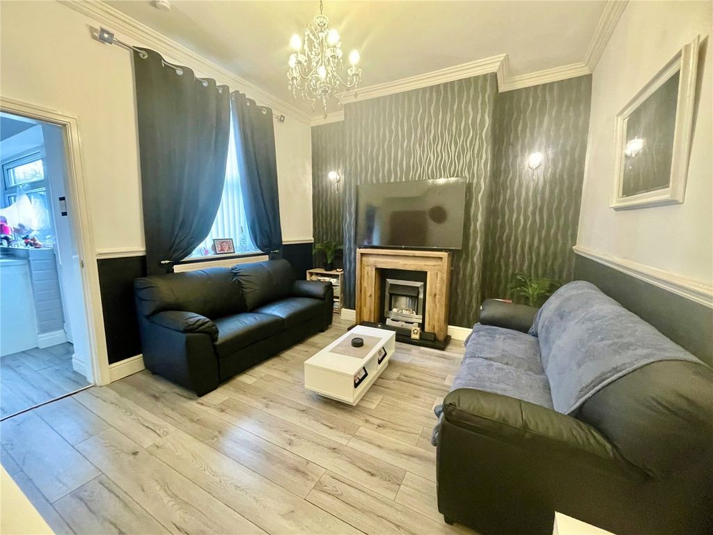 Property photo 3 of 13 Sitting Room