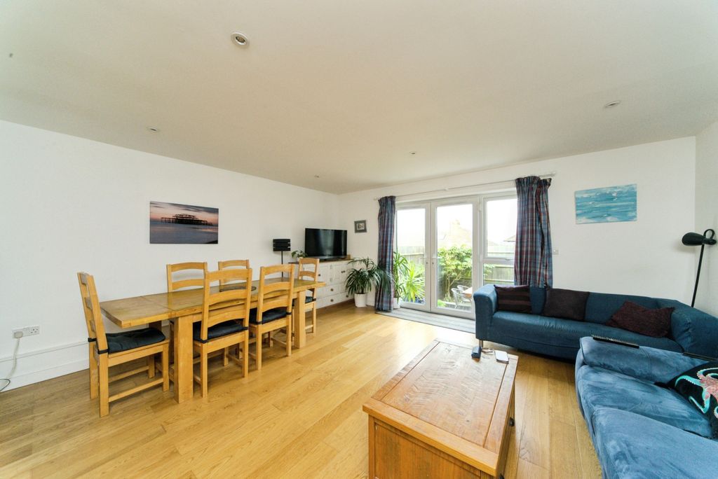 Property photo 3 of 17 Photography