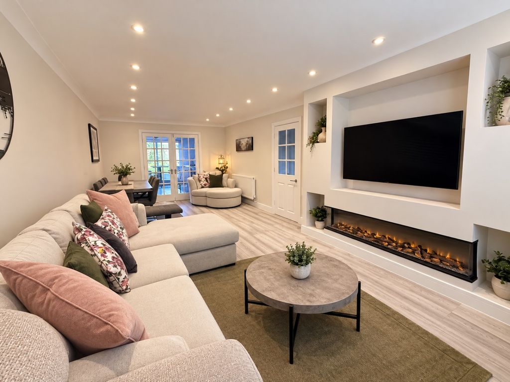 Property photo 2 of 13 5704373