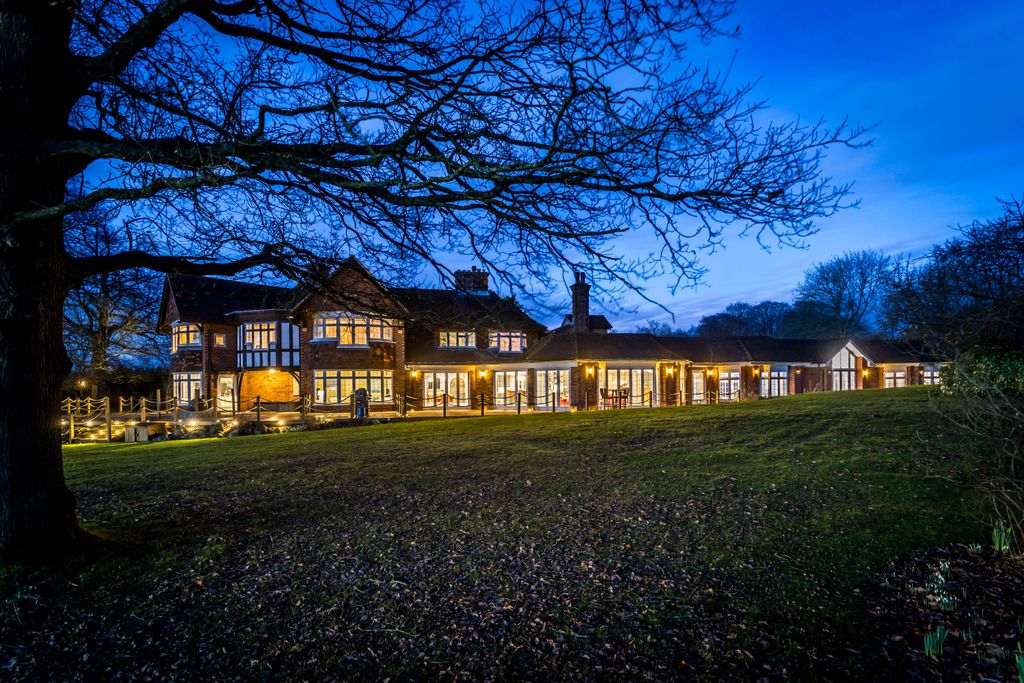 Property photo 2 of 40