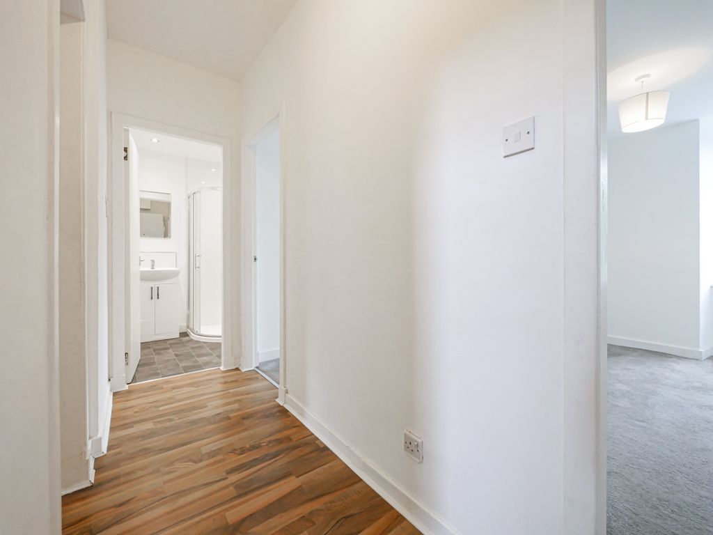 Property photo 2 of 11 Hall