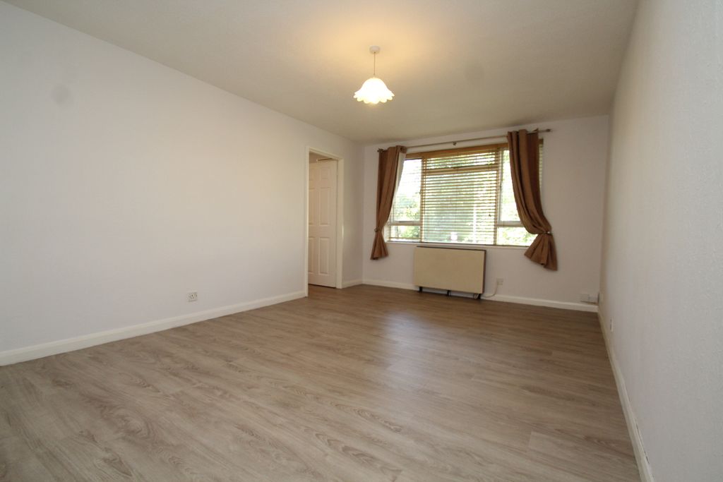 Property photo 3 of 6 Living Room