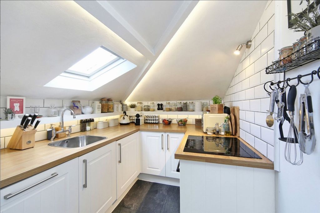 Property photo 2 of 8 Kitchen