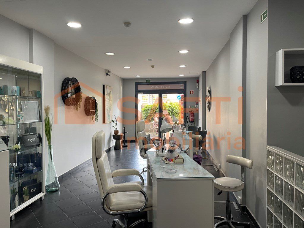 Property photo 1 of 10 Commercial Space For Sale In São Martinho Fumchal