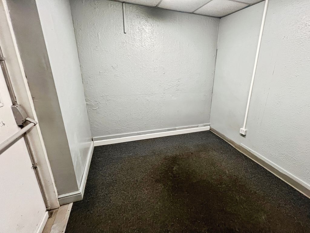 Property photo 2 of 9 Back Room