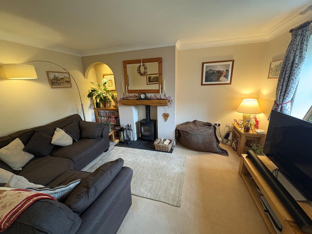 Property photo 3 of 18 Lounge