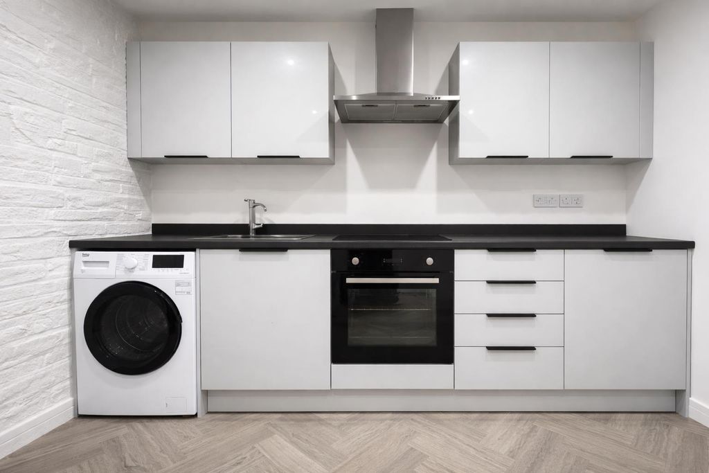 Property photo 3 of 8 Kitchen