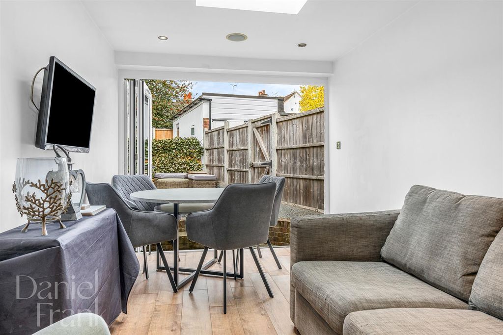 Property photo 3 of 19