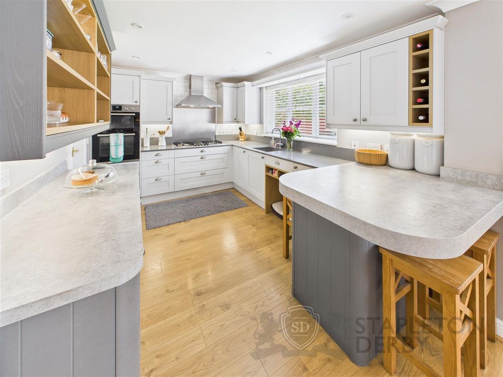 Property photo 3 of 47 Cam04720G0-Pr0099-Still038.Jpg